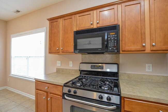 Building Photo - Inviting rancher ready now!