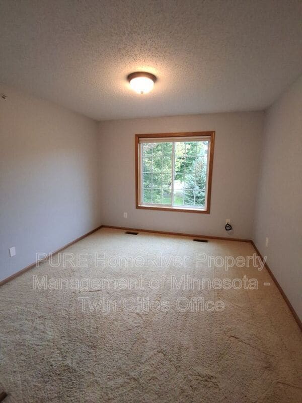 Building Photo - 393 Ojibway Path