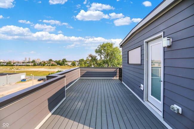 Building Photo - 1303 Deloss St