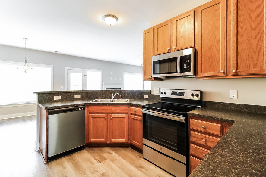 Building Photo - 445 Timber Meadow Lake
