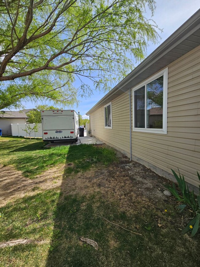 Building Photo - 3 Bedroom, North Salt Lake Gem with RV Parking, Workshop & Spacious Backyard Retreat