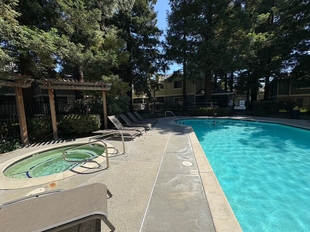 Building Photo - 2701 Somerset Park Cir