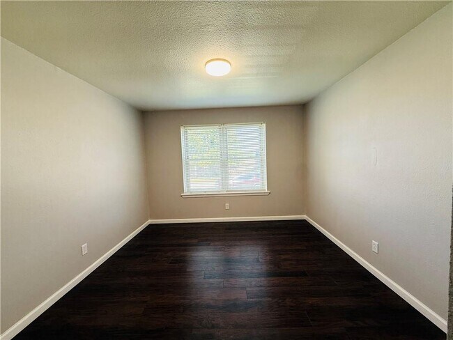 Building Photo - 2714 W Fir St