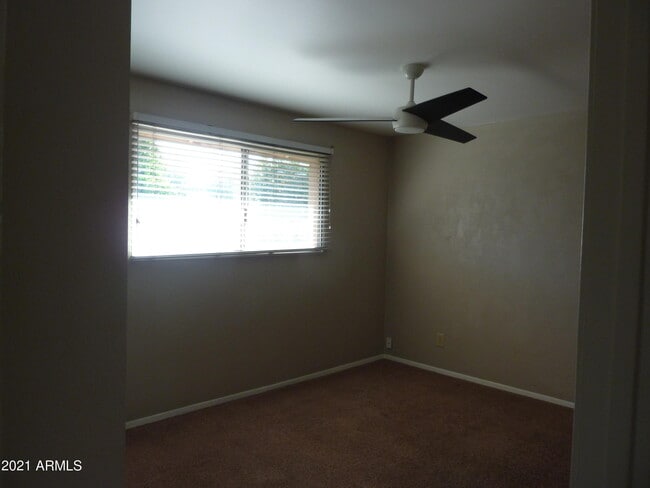 Building Photo - 607 E Diamond Dr