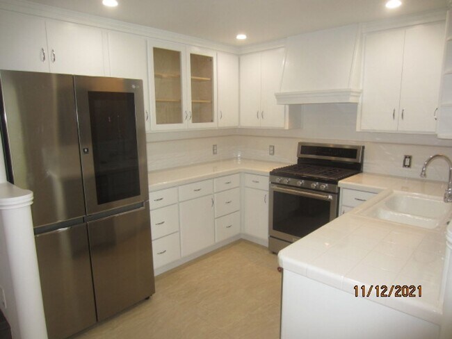Building Photo - AMAZING 3 BED.  2 BA. ART DECO HOME WAS FULLY REMODELED IN 2021