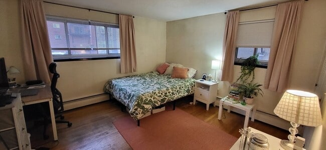 Building Photo - 239 Kelton St