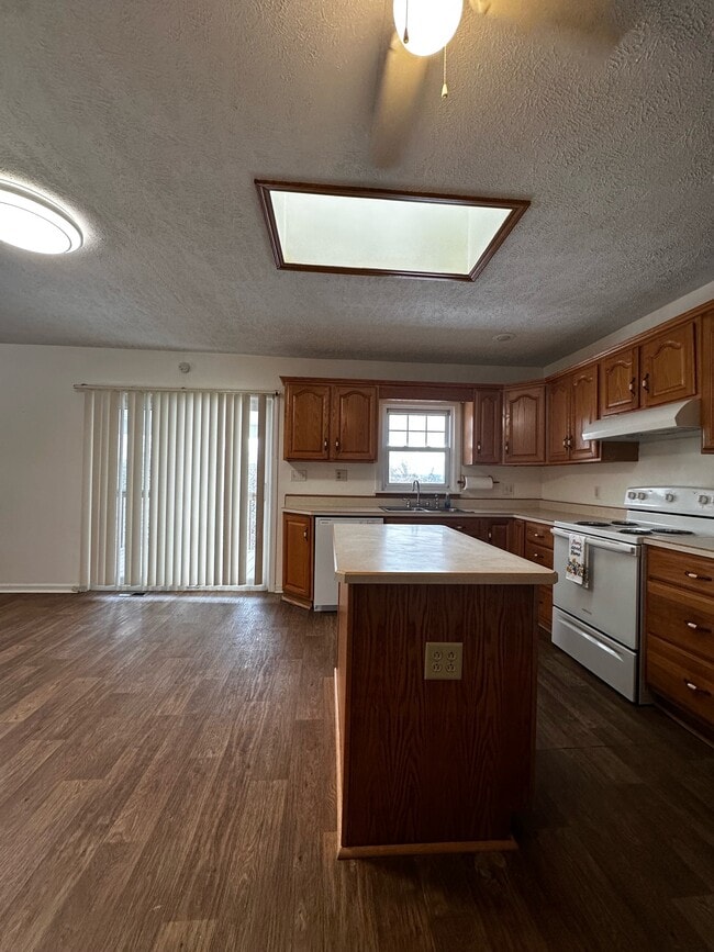 Building Photo - 223 Vinegar Hill Rd