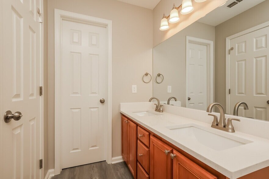 Building Photo - 849 Lavergne Ln