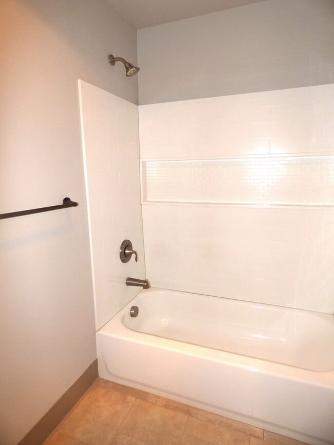 Building Photo - 5 Bedroom Home in South Salem! Near I-5