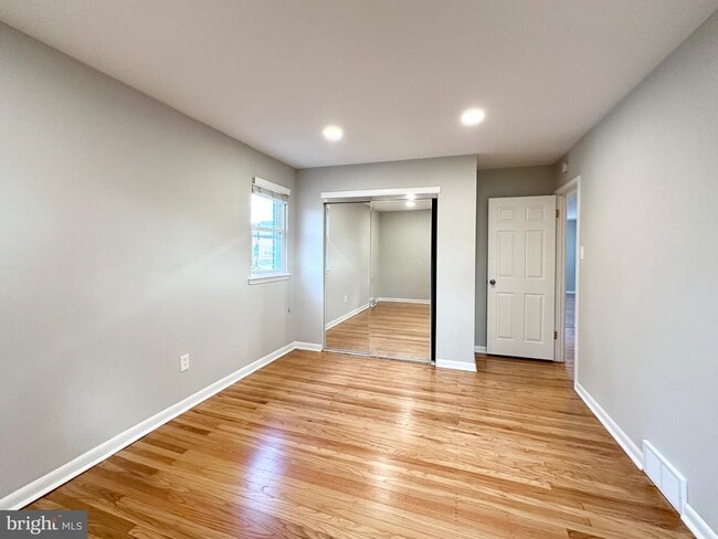 Building Photo - 3746 Genesee Dr