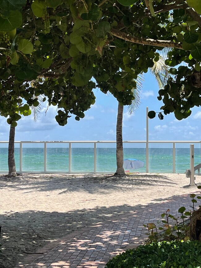 Building Photo - 3001 S Ocean Dr