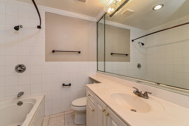 Building Photo - 10907 Meadow Lark Cove Dr