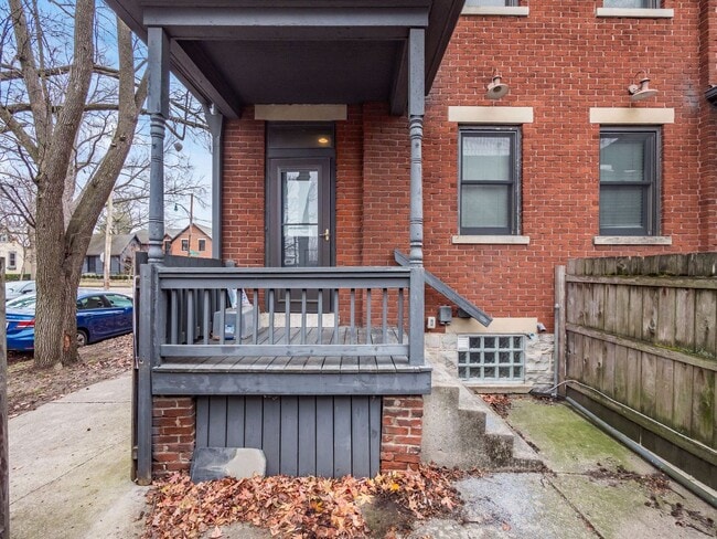 Building Photo - Central German Village Location!