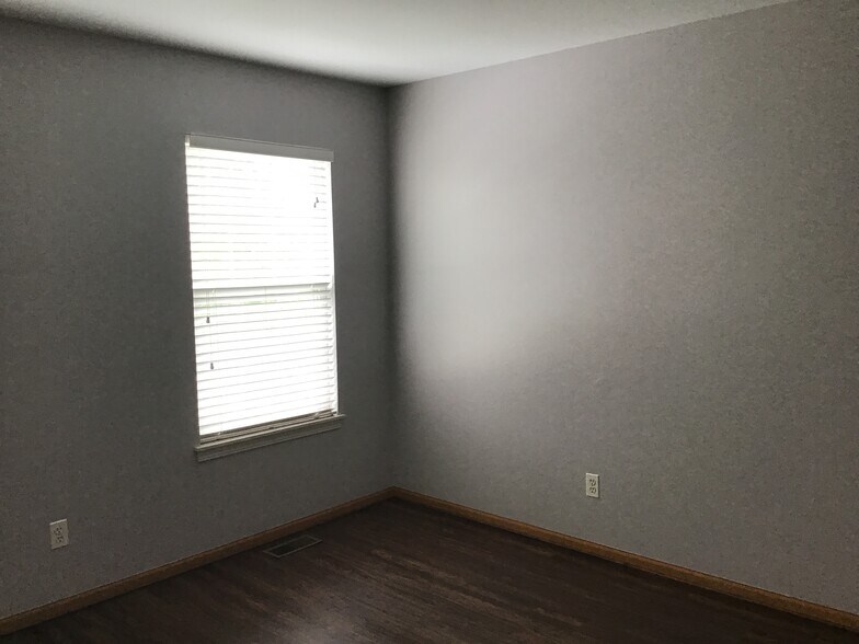 Building Photo - 21343 Earhart Ct