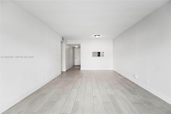 Building Photo - 5201 Geneva Ct