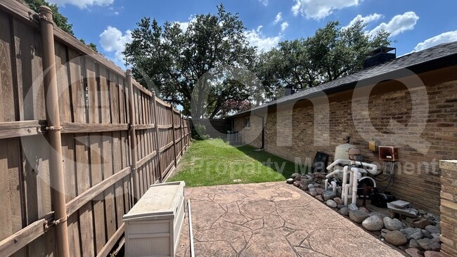 Building Photo - 3701 Leathertop Dr