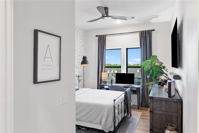 Building Photo - 112 Rogers St NE