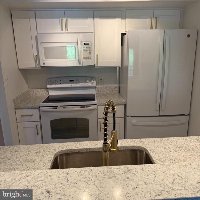 Building Photo - 2111 Wisconsin Ave NW