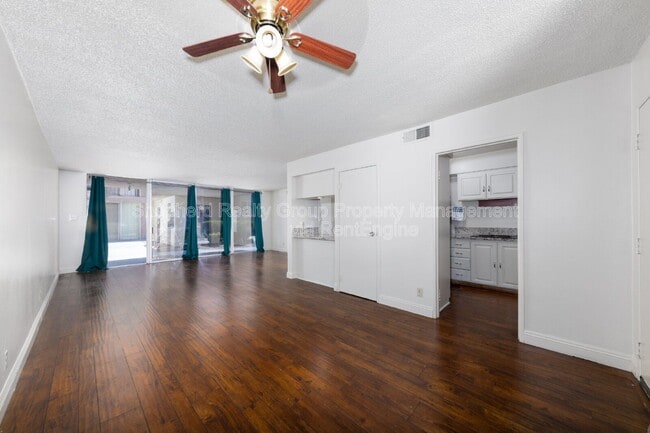 Building Photo - 6979 Palm Ct