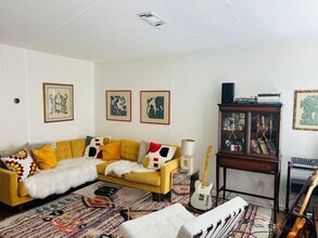 Building Photo - 1058 Hunters Trce