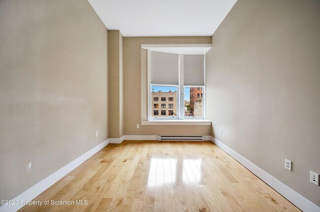 Building Photo - 509 Bogart Pl