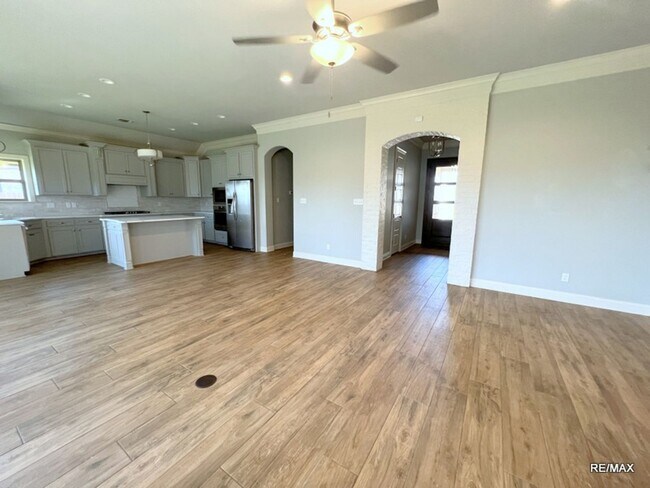 Building Photo - EXQUISITE HOME IN ST. CHARLES COURT OF NOR...