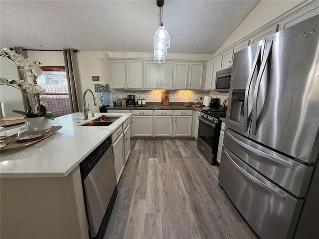 Building Photo - 723 Lady Diana Dr