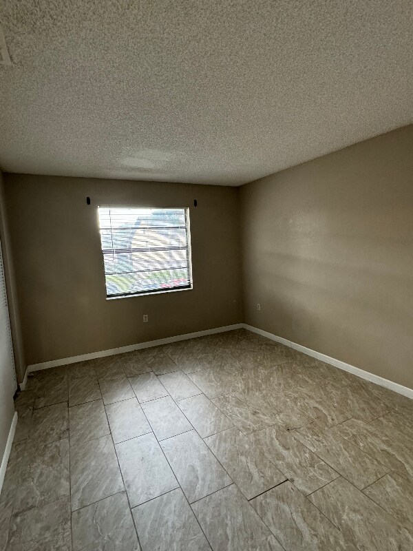Building Photo - 1062 Ellen Ct