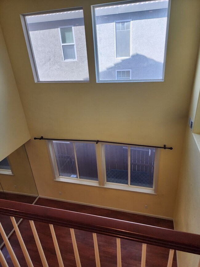 Building Photo - 5 Bedroom 3 Bathroom with 3 car Garage in the Sylvan School District