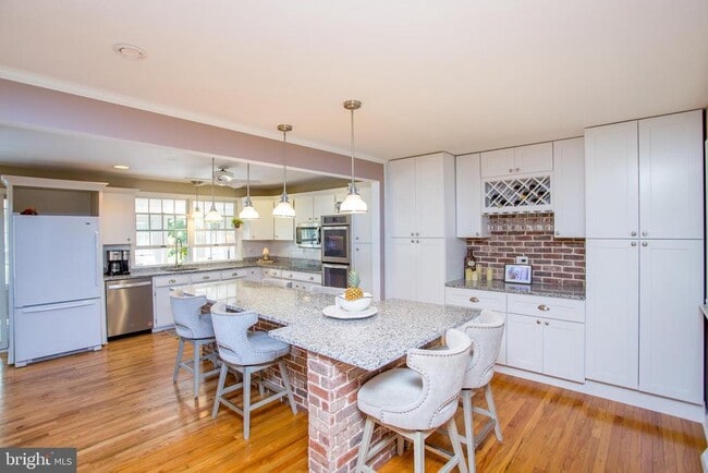 Building Photo - 67 Townview Dr