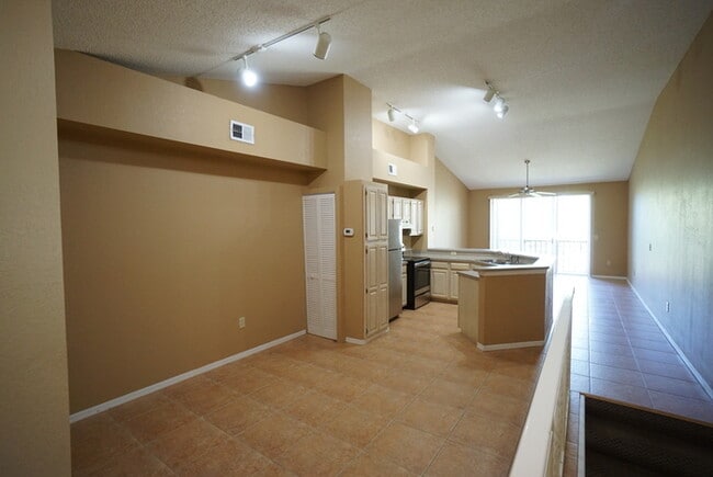 Building Photo - Harbour Island ? Resort Style Living in a ...