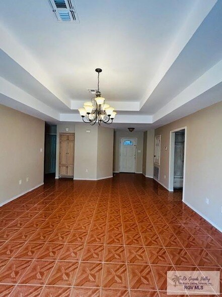 Building Photo - 944 Alta Mesa Blvd