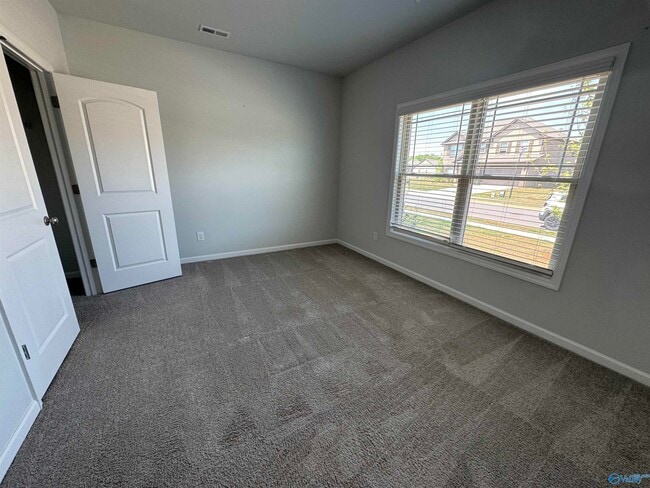 Building Photo - 214 Portrait St