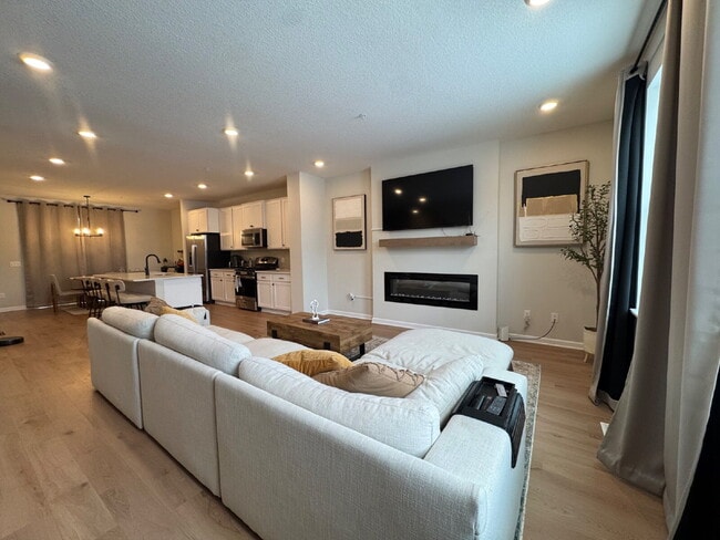 Building Photo - "Spacious 3-Bedroom Townhouse Oasis in West St Paul – 2.5 Baths & 2,268 Sq Ft of Comfort!"