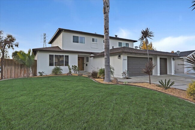 Building Photo - Gorgeous, Spacious and Move In Ready Home!