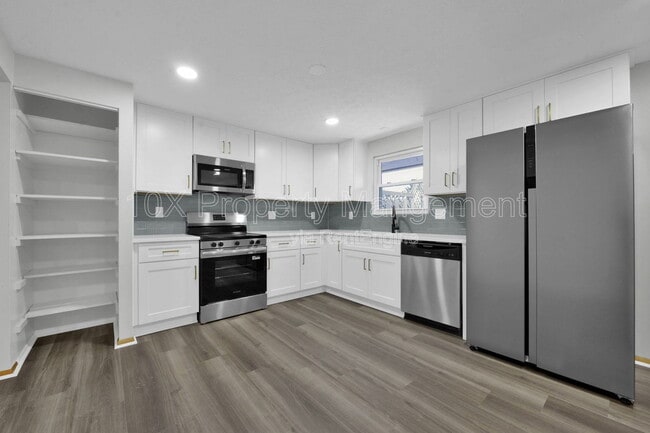 Building Photo - 1638 Parkinson Dr