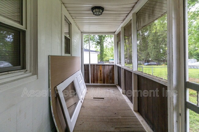 Building Photo - 2638 Barton St