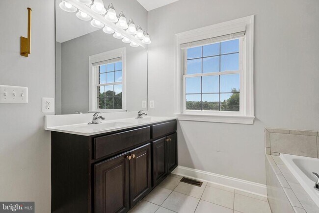 Building Photo - 947 Rye Dr