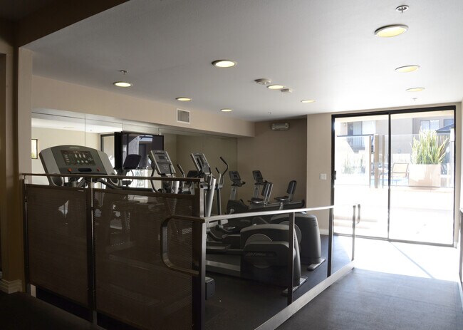 Building Photo - 7320 Hawthorn Ave