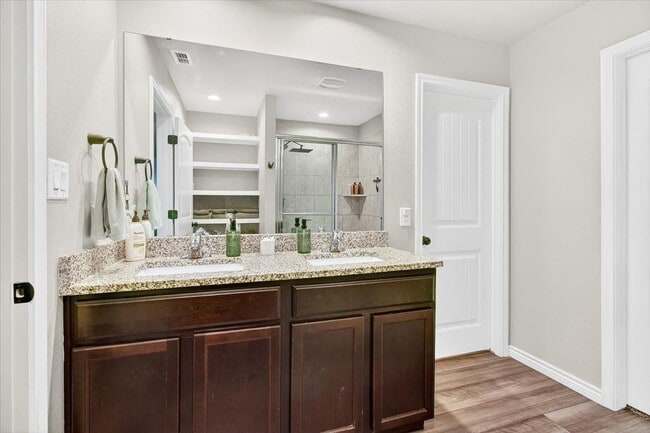 Building Photo - 8121 Cattlemen Dr