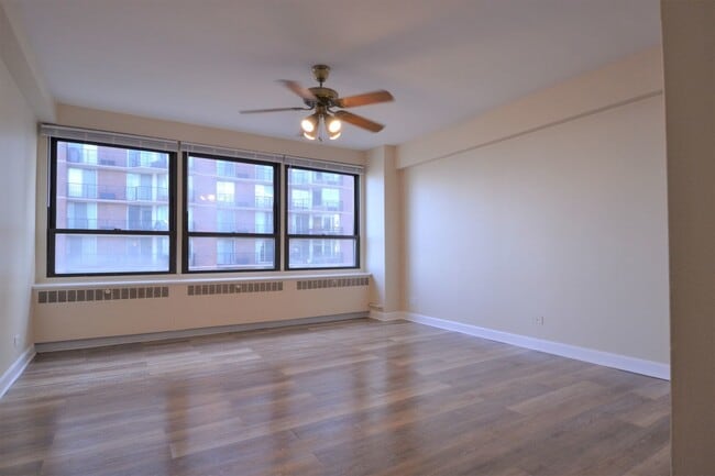 Building Photo - 4180 N Marine Dr