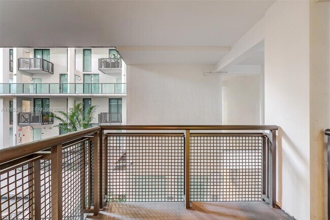 Building Photo - 6000 Collins Ave