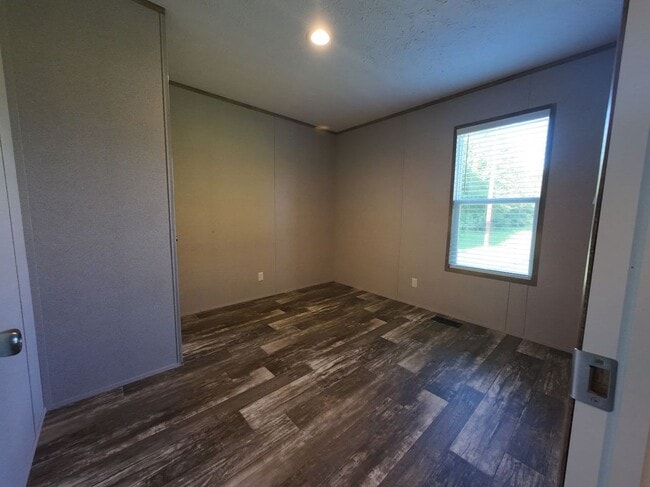 Building Photo - 463 Comanche Rd