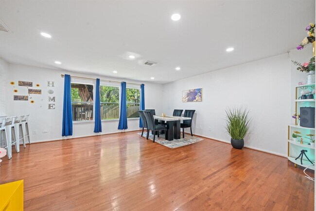 Building Photo - 16815 Watering Oaks Ln