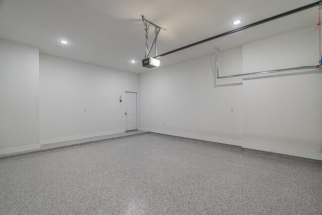 Building Photo - 152 Red Cascade Trl