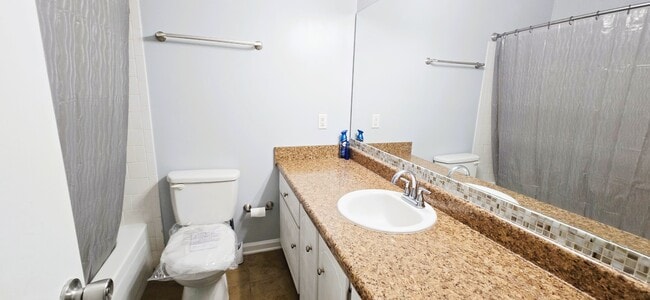Building Photo - 627 Windhaven Dr