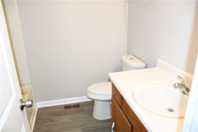 Building Photo - 3189 Kingswood Glen