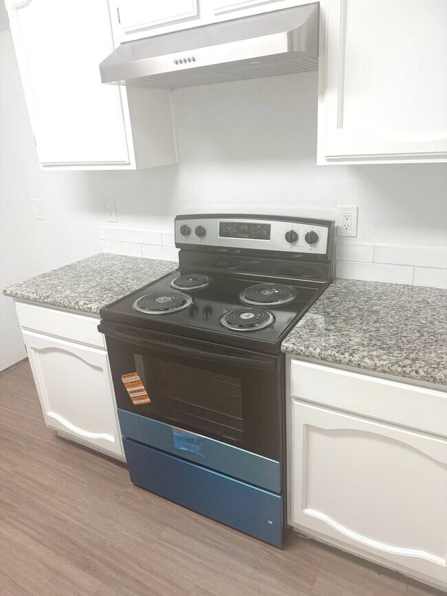 Building Photo - MAKE THE SMART MOVE TO SOMMERALL