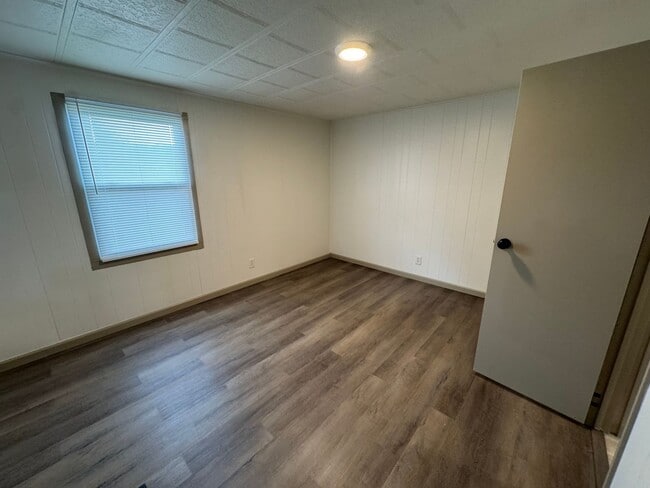 Building Photo - Renovated 3BR Home in Kingsport | Large Kitchen, W/D Included & Deck