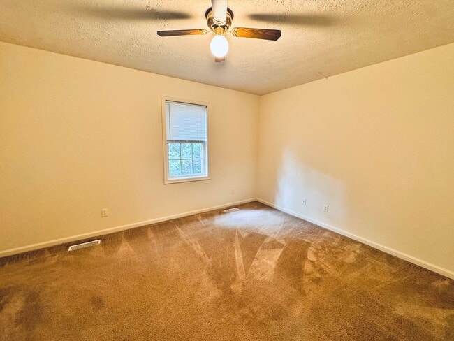 Building Photo - 904 Grand Arbre Dr
